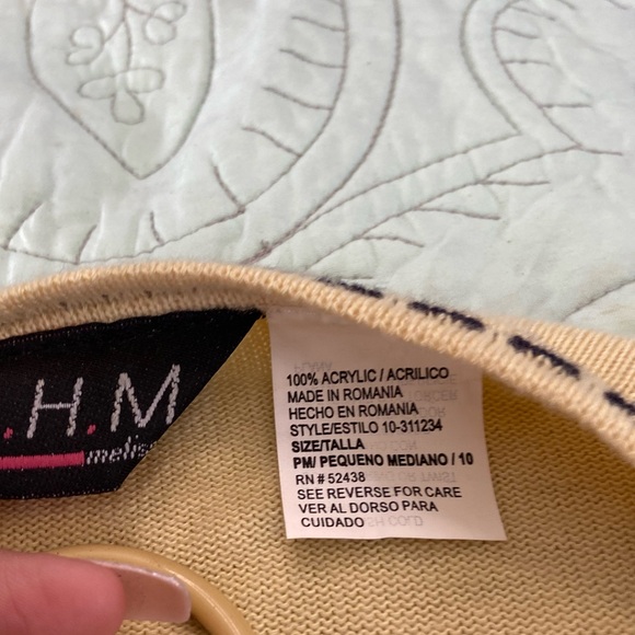 Top - Picture 2 of 2